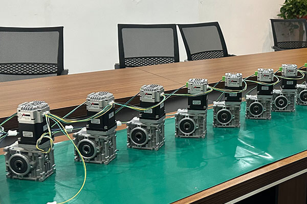 直流伺服一体机抖动异响是什么原因？